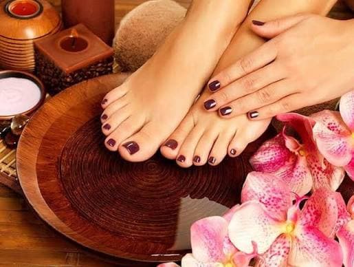 Trattamento curativo per mani e piedi